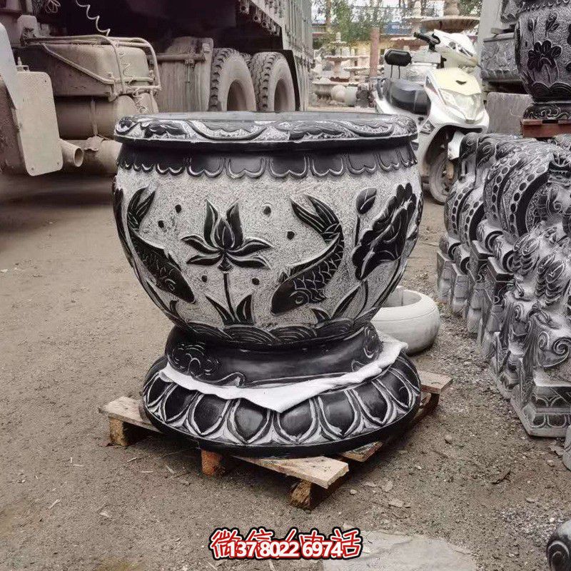 雅致雙魚石雕花盆，為您的庭院增添藝術氣息