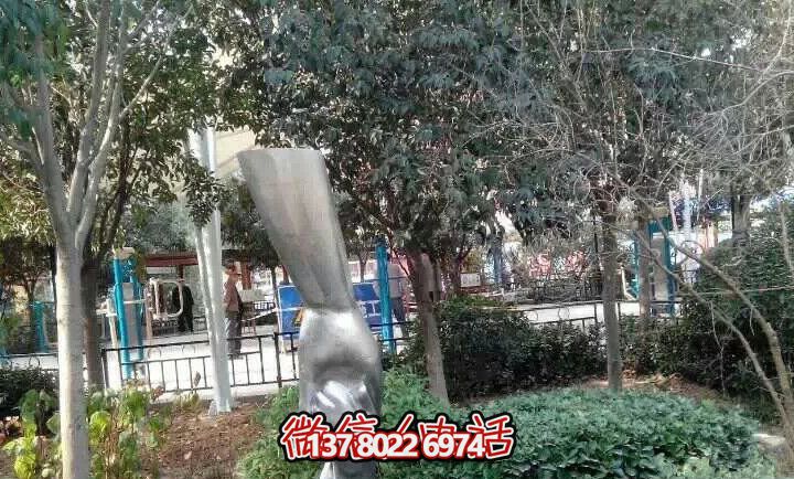 不銹鋼兒童雕塑——讓孩子們在學校里拉大手，拋光小手