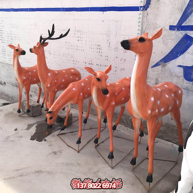 彩繪玻璃鋼雕塑鹿，靜謐優雅完美綻放