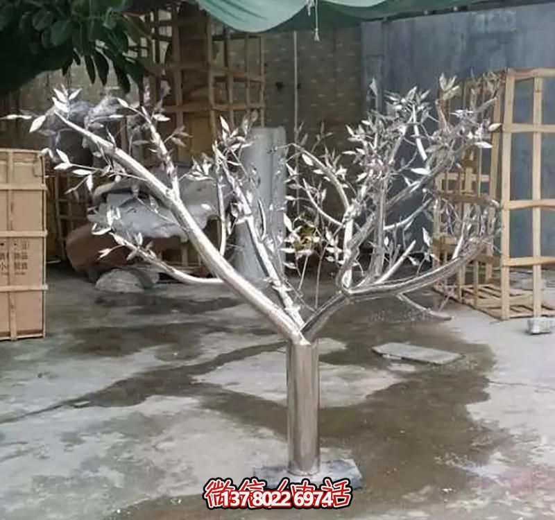 柏不銹鋼樹雕塑，點綴景區戶外空間