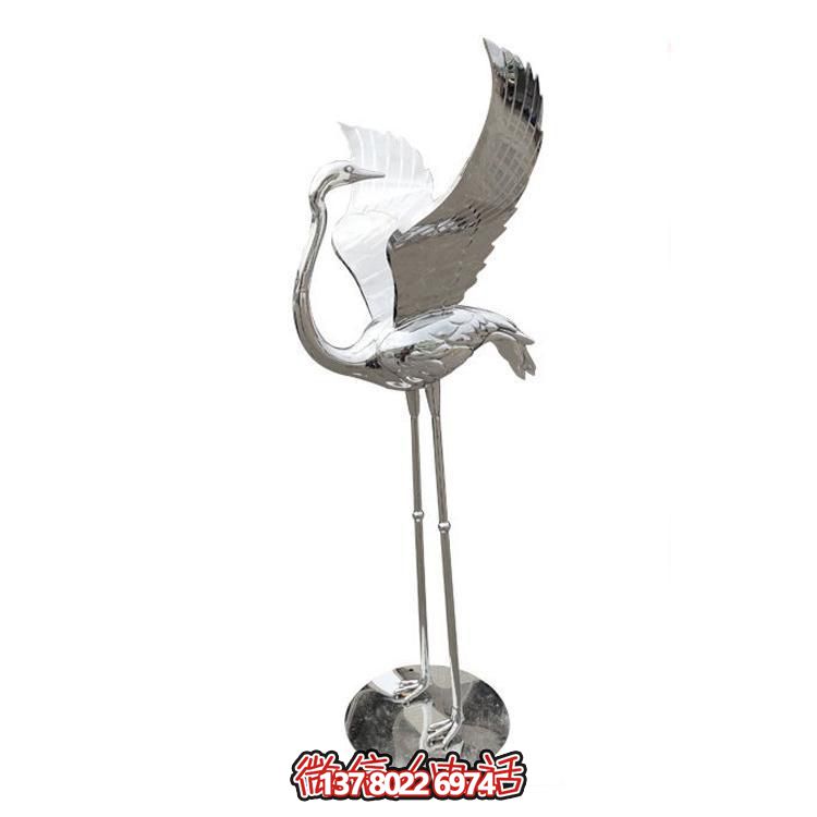 鏡面不銹鋼仙鶴雕塑，質(zhì)樸自然，展翅回頭