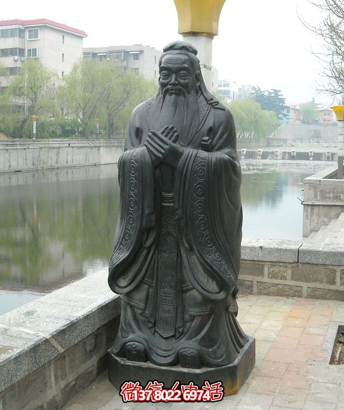 歷史名人雕塑，銅像點綴湖邊公園小區