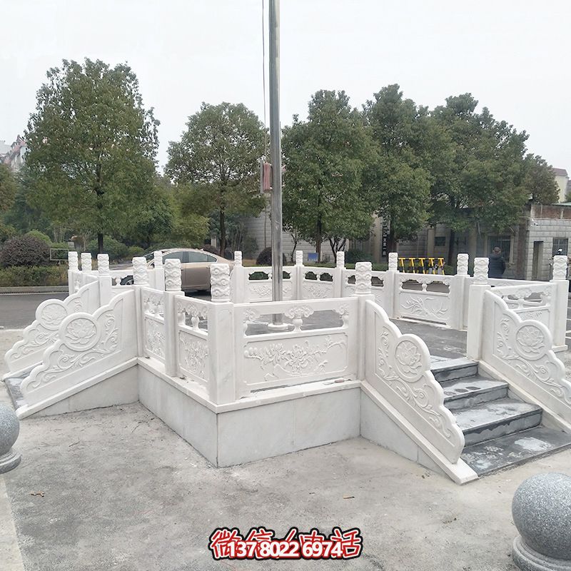升旗臺石雕——精雕細(xì)琢,點綴校園風(fēng)采 升旗臺石雕——精雕細(xì)琢,點綴校園風(fēng)采