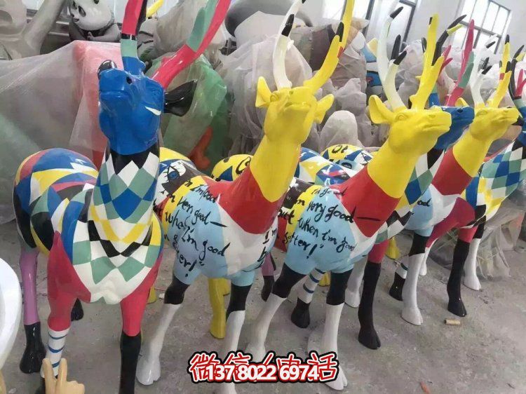 彩繪玻璃鋼鹿雕塑，商場、兒童樂園風格擺件